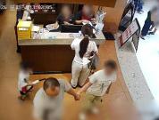 律师称女子拉扯男童超合理限度 双方调解未果引发争议