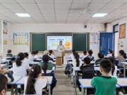 老师把“父母课堂”带进班级 家校共育促成长