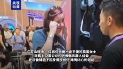 外国患者靠中国外骨骼站起来 科技温暖人心
