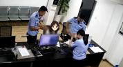 女子遭诈骗民警上门拔卡保住500万 牙签关键时刻立功