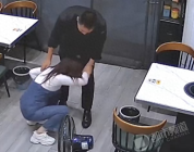 丈夫1个拥抱 妻子断了5根肋骨 亲密动作需谨慎