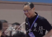 90岁钟南山一路小跑开球，这才是真正的薄肌90后！