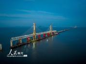 浙江宁波：世界最长跨海铁路桥南航道桥合龙