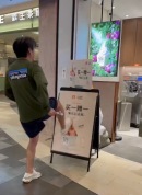 加盟商砸毁自家门店，野人先生急速扩张下的矛盾浮出水面