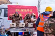 男子带3000斤饺子开车十多个小时赴震区 热腾腾的爱心传递