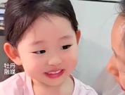 姥姥夸女孩漂亮像自己女孩脸色突变 网友：漂亮收下了，像姥姥收回去