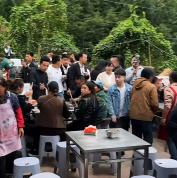 网友参加小小徐婚礼还捐路灯，网友带着善意奔赴彝良山间