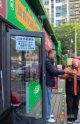 餐馆推10元管饱餐 骑手随便吃 店铺虽小心怀大爱