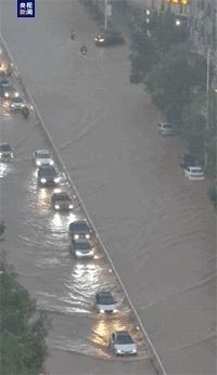 广西玉林多地暴雨致积水内涝，洪水黄色预警升级