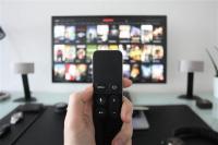 调查报告显示，电视开机率下降到不足三成 大屏之困与观众流失