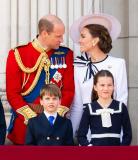 英媒称凯特王妃亮相让英国人精神振奋 王室风采再现