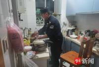 警員們暖心護送八旬摔倒老人 悉心照料獲贊