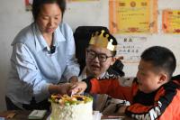兩兒子患罕見病 90后媽媽死磕到底 十年堅守點亮希望