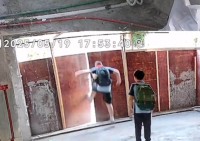 博主稱裝修疊墅遭小孩“搞破壞” 監(jiān)控記錄下驚人一幕
