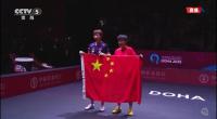 孫穎莎王曼昱舉起國旗 共賀女單輝煌