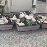 成筐的充電寶被攔 有人當場崩潰 民航局新規(guī)引發(fā)熱議
