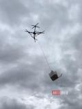 榕江洪水無人機(jī)空投2000份盒飯 科技為人暖人心