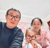 女儿金发碧眼爸爸开始以为抱错了 混血女娃引发关注