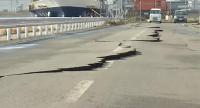 日本碼頭震后地面隆起200米裂縫 地震致碼頭嚴(yán)重受損