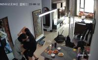 产后55天遭丈夫家暴女子发声 监控视频曝光引发热议
