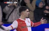 范佩西儿子替补登场2分钟2球 倒钩梅开二度