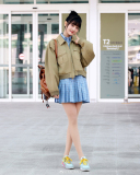 张元英喝奶茶 直播品鉴引发热议