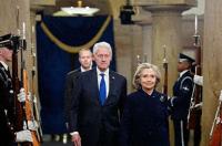 爱泼斯坦案升级 克林顿能逃过一劫吗 政治博弈再升级