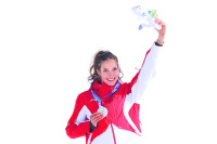 谷爱凌冬奥赛服灵感来自青花瓷 展现中国文化魅力