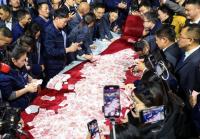 董事长把奖励洗衣机改现金：1人2万 真金白银激励员工