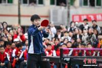 国乒女队走进重庆鱼洞中学 传递体育精神