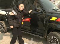 男子网购皮卡收到超大“老头乐” 虚假宣传坑人不浅