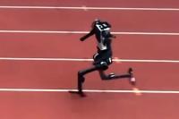 宇树科技人形机器人跑出10米/秒 刷新百米测试世界纪录