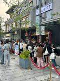 文章为饭店排队久道歉 加快脚步精进服务