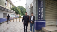 男子骑摩托车擅闯峨眉山步道被处罚 违规骑行引关注