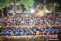 沉浸式感受佛山疊滘“龍舟漂移” 夜訓(xùn)精彩瞬間