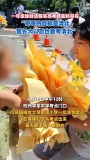 妹妹請假等高考結(jié)束的哥哥 兄妹情深共慶高考完