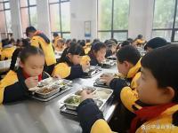 全国多地已官宣秋假时间 家长如何应对新假期？