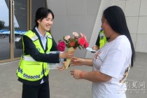 京珠高速温情开展母亲节司乘关爱活动
