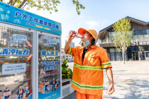这台爱心冰柜里的水，怎么越取越多？