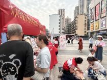 黄石港区红十字会等“群团进驿站”，拾荒奶奶出手捐出10元“心意”