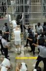 美国黑帮成员被送入萨尔瓦多监狱 引发国际社会广泛关注