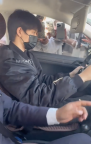张极练车被私生贴窗拍，这是干嘛啊？