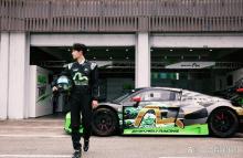 王一博现身宁波国际赛道 展现卓越赛车技艺