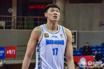 范子銘替補出戰(zhàn)砍13分10籃板 高效表現(xiàn)助力北京勝廣廈