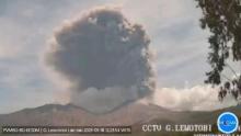 印尼火山噴發(fā)灰柱高達(dá)3000米 公眾需防范次生災(zāi)害