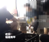 網(wǎng)紅開窯直播間全是套路,！開窯直播場地竟是寫字樓里鋪石子