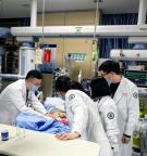 男子冰西瓜加高油宵夜致重癥胰腺炎 40多天水米未進(jìn)瘦41斤
