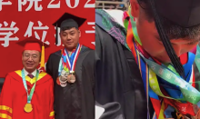 武漢體育學(xué)院2025年畢業(yè)典禮上 畢業(yè)生戴17塊獎牌與書記合影