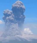印尼一火山噴發(fā) 火山灰柱高1.8萬米 警戒升至最高級