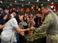 郭晶晶夫婦參觀山東艦 航母熱浪席卷香港
